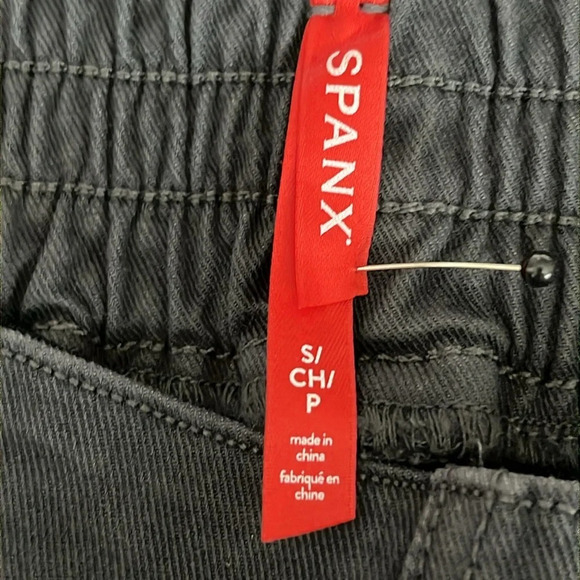 Spanx Stretch Twill Cargo Jogger Ankle Zip Pants in Washed Black - NWOT - Size S - Picture 6 of 9